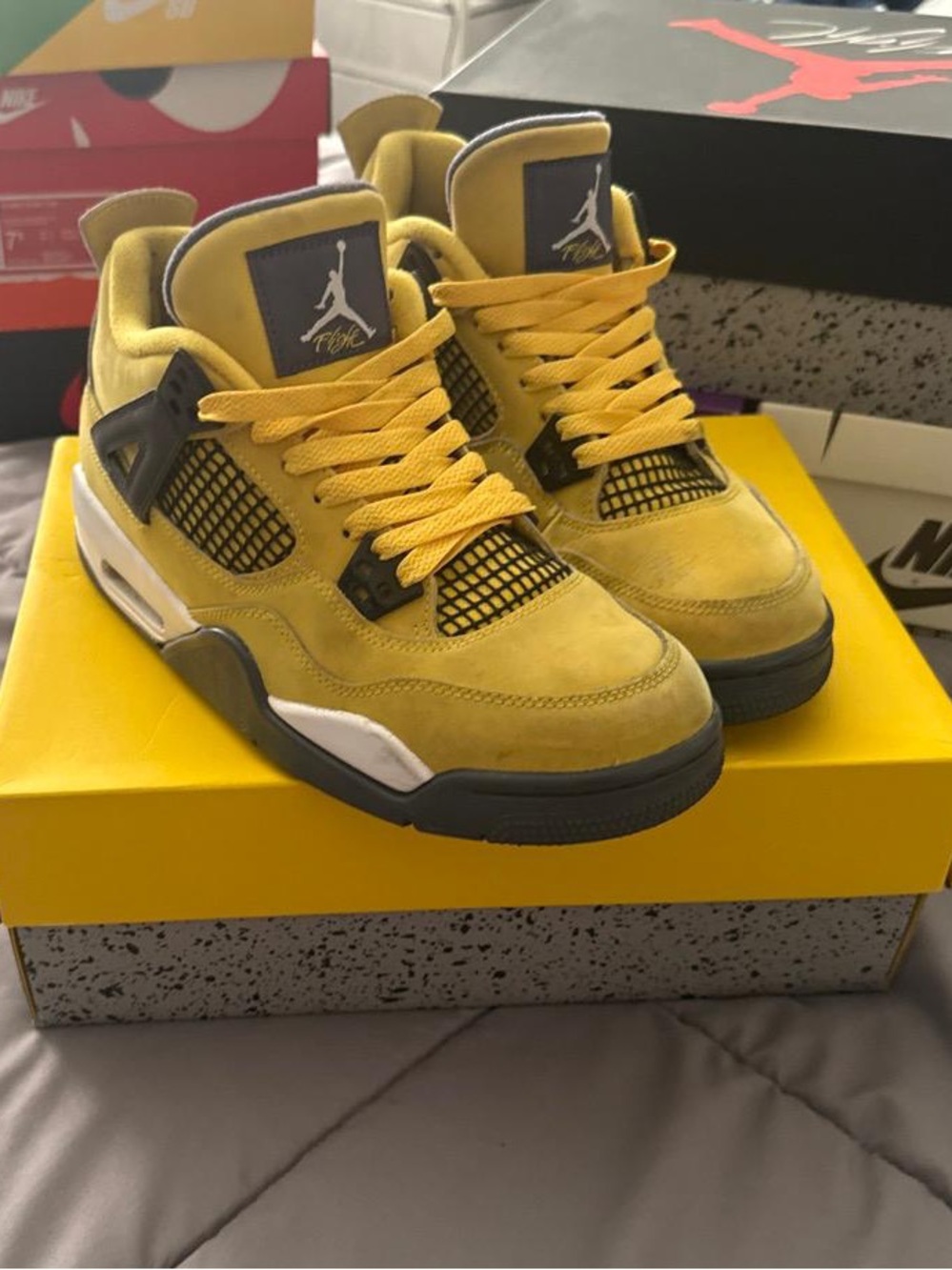 Air Jordan 4 Retro Yellow thunder Sneakers